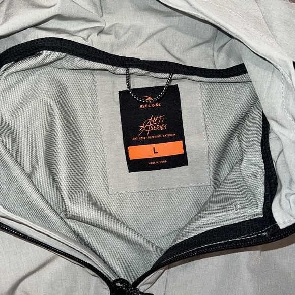Rip Curl anti series windbreaker. Size L. NWT - Picture 3 of 4